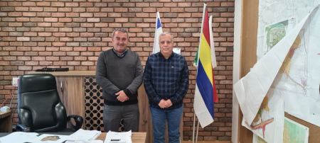 جلسة عمل مثمرة بين كايد ظاهر وجبر حمود 